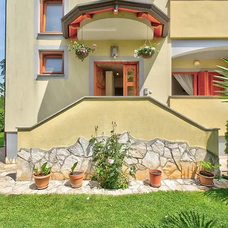 Apartment Vera *